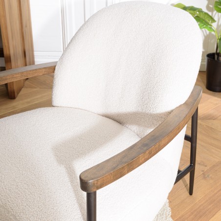Fauteuil avec accoudoirs en bois en tissu bouclette écru - GASTON