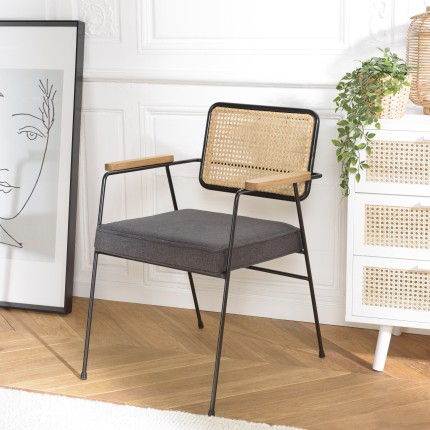 Fauteuil AGATHE - Métal noir, assise tissu gris foncé, dossier rotin