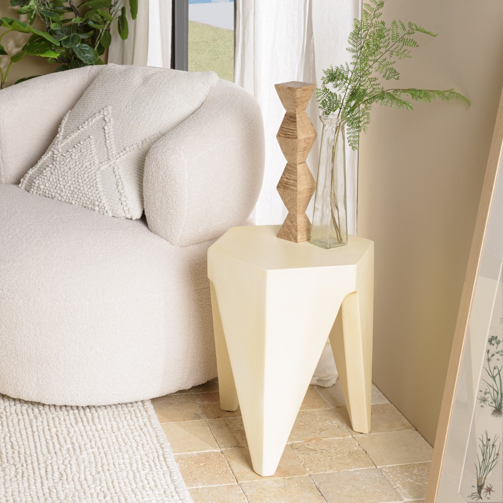Tabouret GREGOIRE en béton beige - Conseils d'entretien inclus Tabouret GREGOIRE en béton beige - Conseils d'entretien inclus