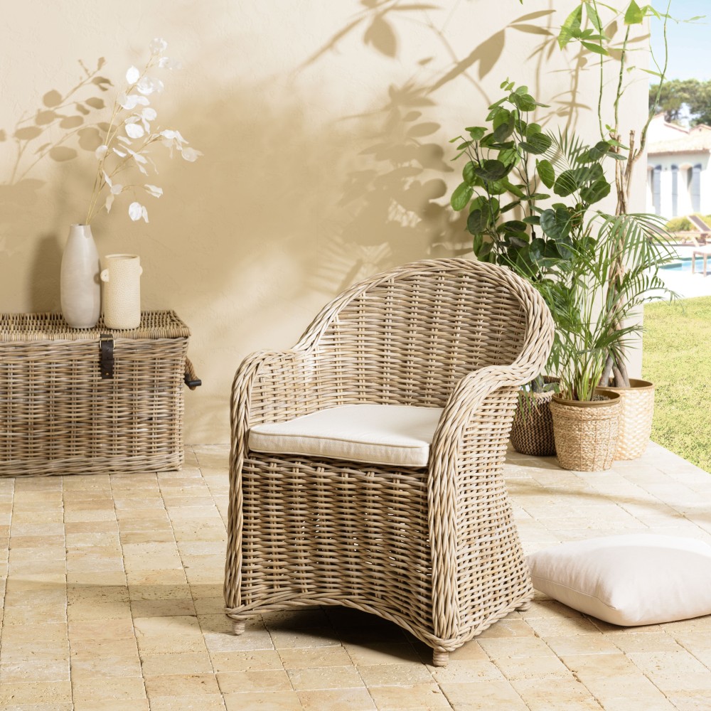 Fauteuil en kubu KALLY avec coussin blanc Fauteuil en kubu KALLY avec coussin blanc