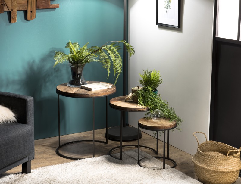 Set de 2 tables d'appoint rondes marrons Teck recyclé Acacia Mahogany pieds métal noirs Set de 2 tables d'appoint rondes marrons Teck recyclé Acacia Mahogany pieds métal noirs