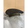SECONDE MAIN - Table basse ovoïde plateau texturé noir mat pieds en fer noir