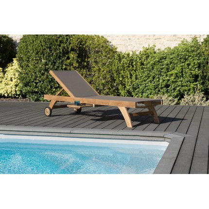 Taupe-coloured textilene sun lounger in teak | SECOND-HAND