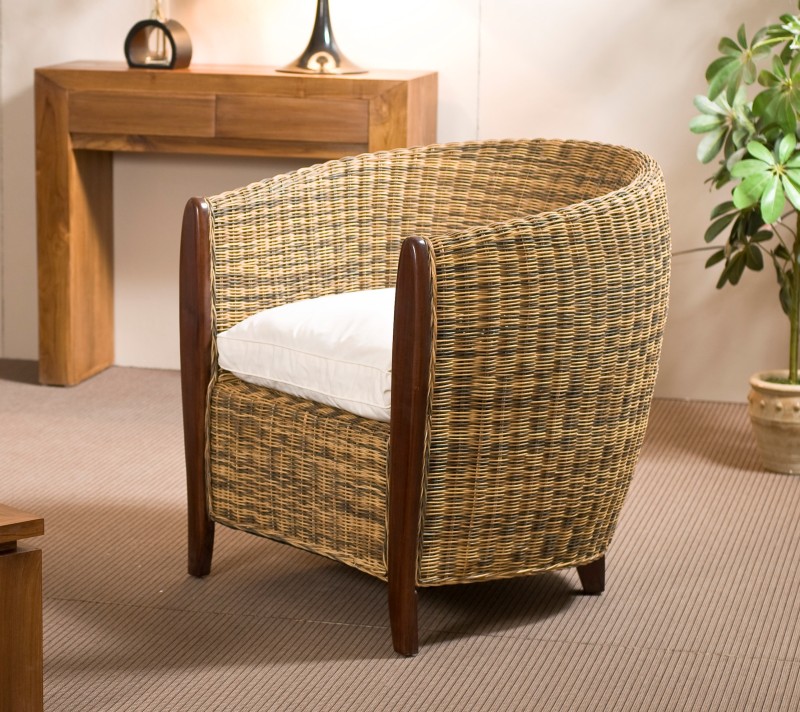 LORINE Rattan Cabriolet Armchair with Cushion LORINE Rattan Cabriolet Armchair with Cushion