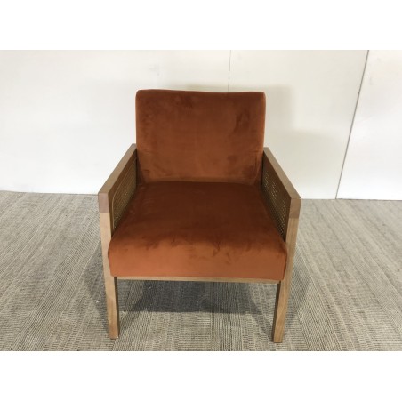 SECONDE MAIN - Fauteuil velours orange pieds bois et accoudoirs rotin