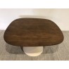 Quadratischer Couchtisch aus Mangoholz mit elfenbeinfarbenem Fuß | Macabane Möbel