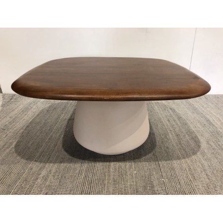 Couchtisch 70x70cm aus Mangoholz Fuß aus elfenbeinfarbenem Metall | Macabane