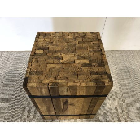 Quadratischer Beistelltisch SAM aus recyceltem Teakholz