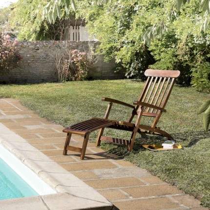 Chaise longue de jardin en bois teck huilé MAEVA